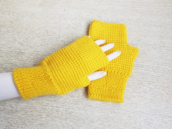 yellow fingerless gloves