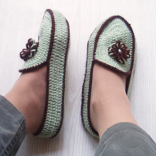 ladies green slippers